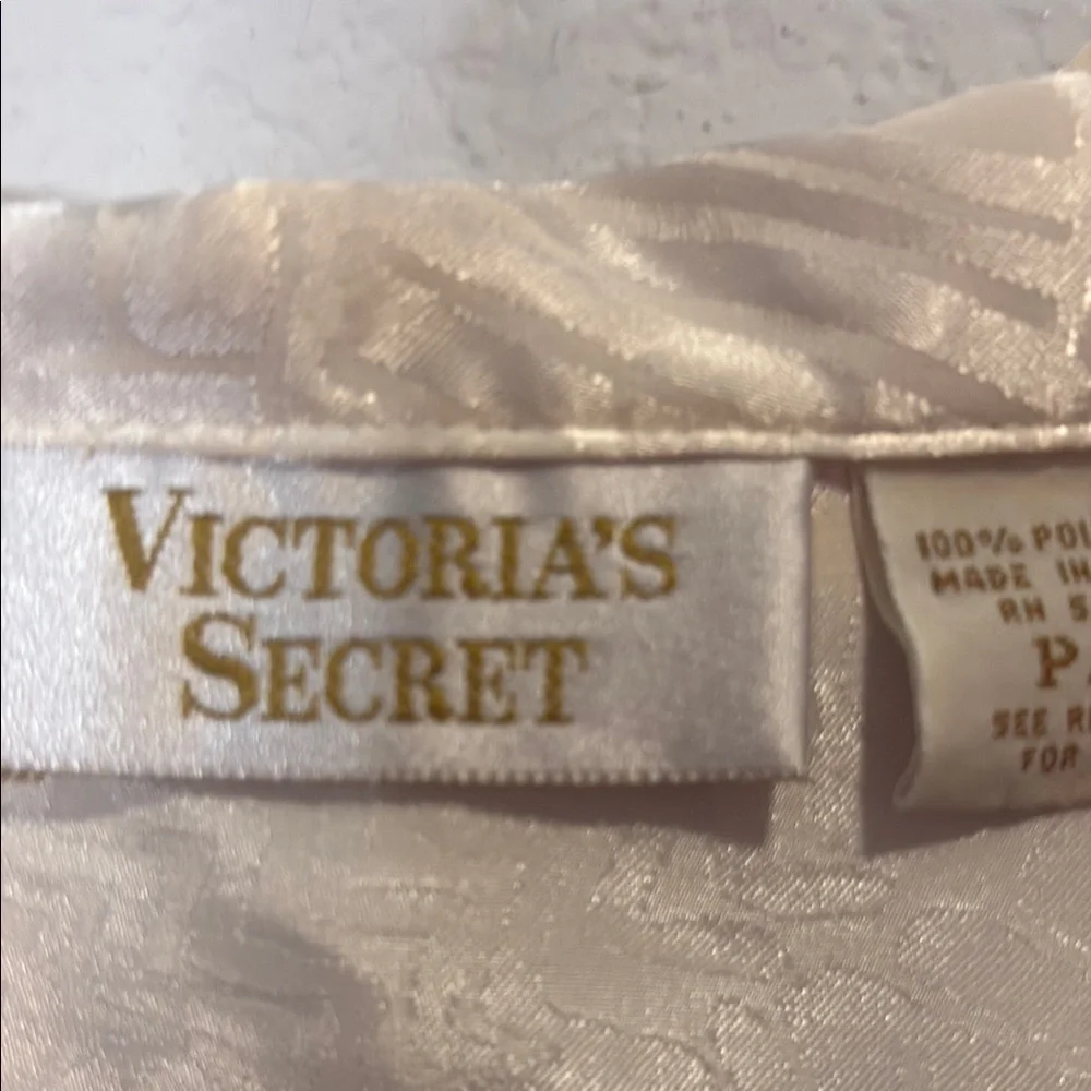Vintage Victorias Secret size small Cream Short Sleeve Button-Up pajama Shirt